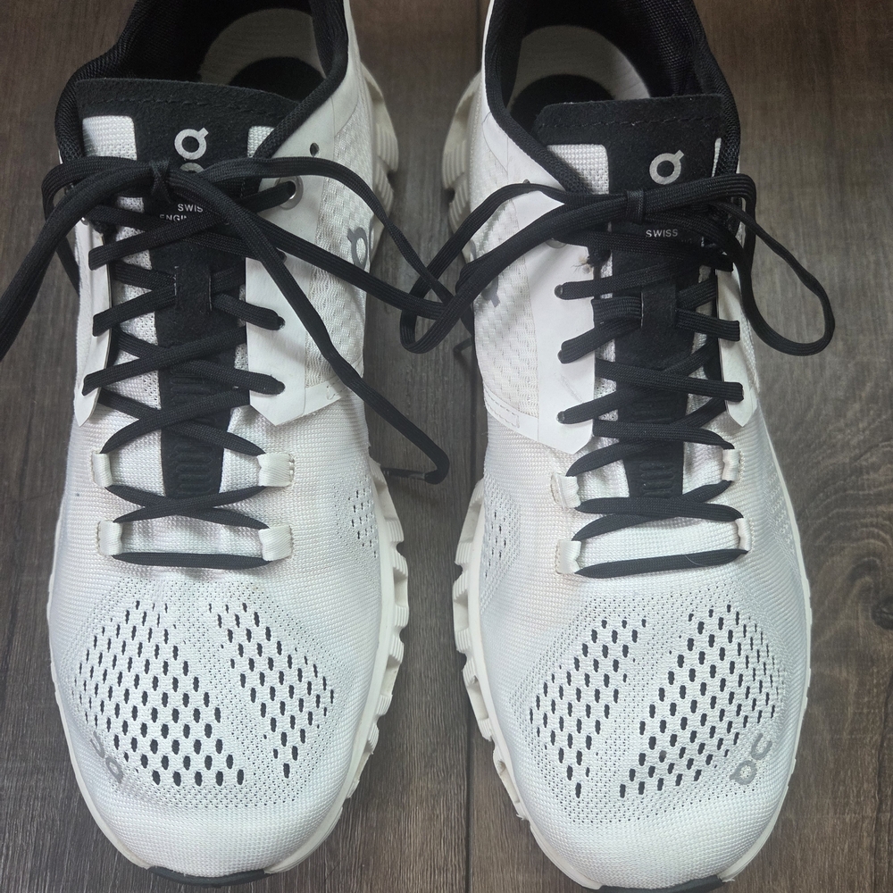 On Cloud X Women’s White and Black Running Shoes - Picture 4 of 9